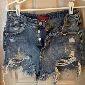 Shorts button-fly distressed denim